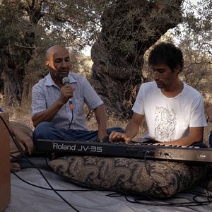 Bilder Picknick in Moria - Blue Red Deport