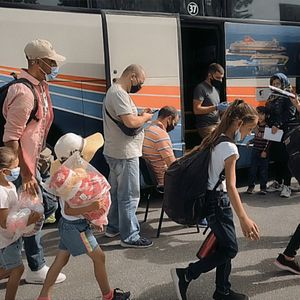 Bilder Picknick in Moria - Blue Red Deport