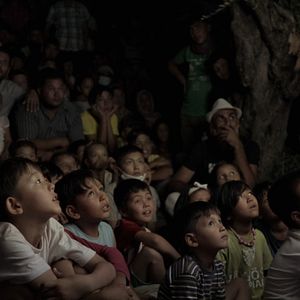 Bilder Picknick in Moria - Blue Red Deport