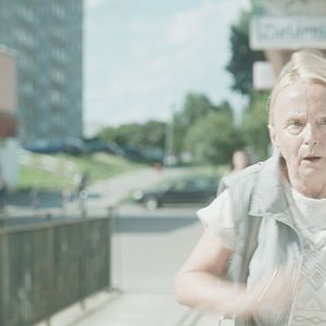 Bilder Kobieta na dachu