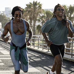 Bilder Girl You Know It's True