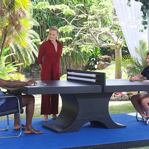 Bilder Us Or Them - Spiel auf Leben und Tod