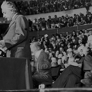 Bilder Einstein und die Bombe