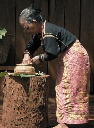 Filmposter von We Are The Fruits Of The Forest