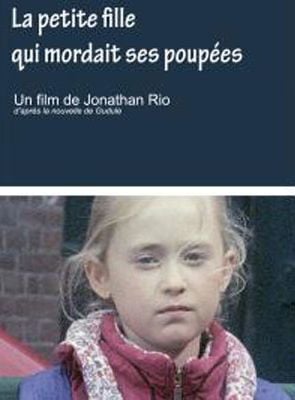 Filmposter von La Petite fille qui mordait ses poupées