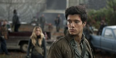 Poster der Serie Worlds Apart