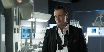 Poster der Serie Contact