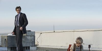 Poster der Serie Close to the Metal