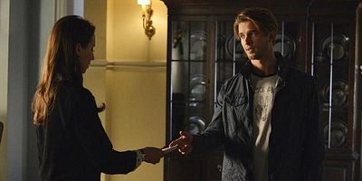 Poster der Serie Surfing the Aftershocks