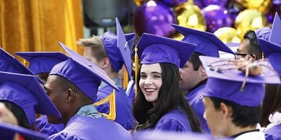 Poster der Serie And Life Begins Right Away