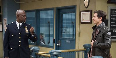 Poster der Serie Er schafft alles und beklaut jeden