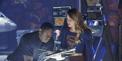 Poster der Serie How Does She Do It?