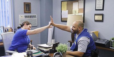 Poster der Serie Heißer Laden