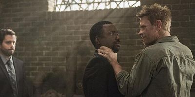 Poster der Serie Somewhere Between Heaven and Hell