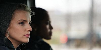 Poster der Serie Im Kreuzfeuer