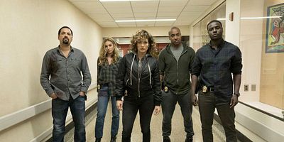 Poster der Serie Whoever Fights Monsters