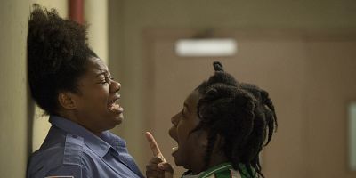 Poster der Serie Breaking the Fiberboard Ceiling