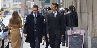 Poster der Serie Divide and Conquer