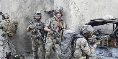 Poster der Serie Mit dem Rücken zur Wand