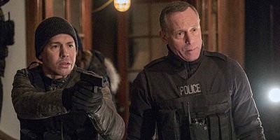 Poster der Serie Chasing Monsters