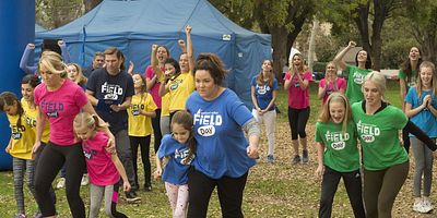 Poster der Serie Field Day