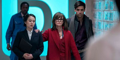 Poster der Serie Larger Structural Issues