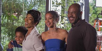 Poster der Serie Zugedröhnt