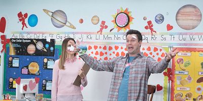 Poster der Serie A Cash-Grab Cooked Up By the Crepe Paper Industry