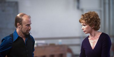 Poster der Serie All I Care About Is Love