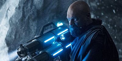 Poster der Serie In Zod We Trust