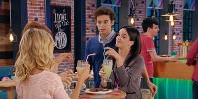 Poster der Serie Una mala calificación, sobre ruedas