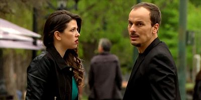 Poster der Serie Un cómplice, sobre ruedas