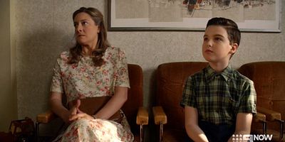 Poster der Serie Quirky Eggheads and Texas Snow Globes