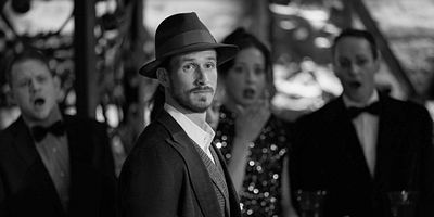 Poster der Serie Du siehst die meisten Dinge in Schwarz-Weiß