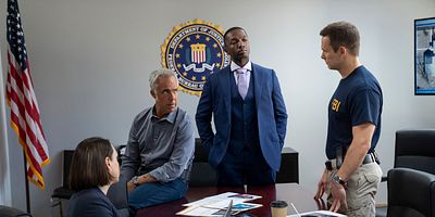 Poster der Serie Anständige Leute auf beiden Seiten