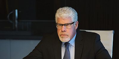 Poster der Serie He Must Be