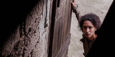 Poster der Serie Kein Schmerz kann mehr verwundern