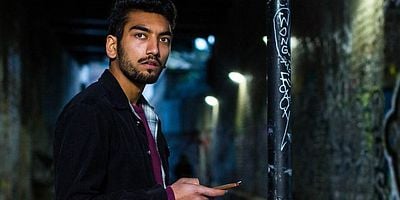 Poster der Serie Strawberry Fields