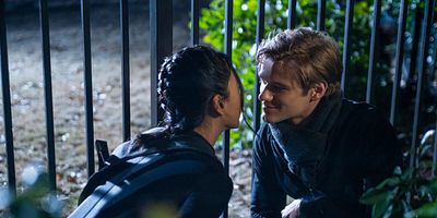 Poster der Serie Thief + Painting + Auction + Viro-486 + Justice