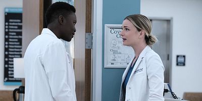 Poster der Serie Moving On and Mother Hens