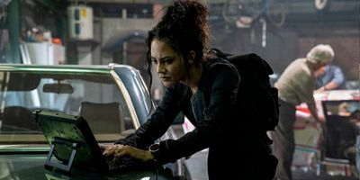 Poster der Serie Barn Find + Engine Oil + La Punzonatura + Lab Rats + Tachometer