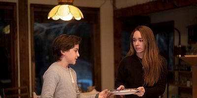 Poster der Serie Precious Cargo