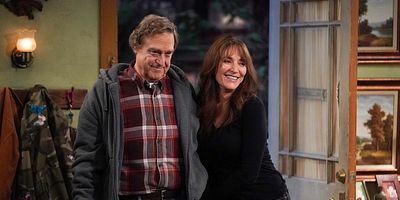 Poster der Serie Two Proposals, a Homecoming and a Bear