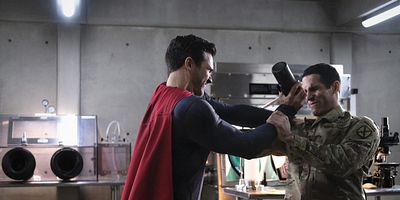 Poster der Serie Holding the Wrench