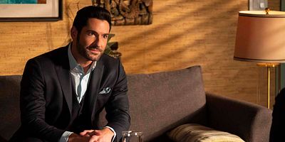 Poster der Serie Buckets of Baggage