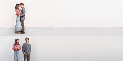 Poster der Serie Eine Minute in der Gegenwart und zehn Minuten in der Vergangenheit