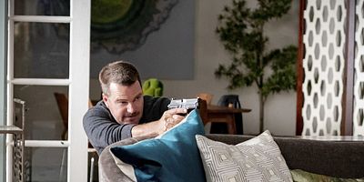 Poster der Serie Divided We Fall