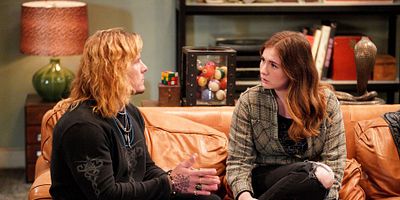 Poster der Serie Let's All Push Our Hands Together For The Stew Train and The Conners Furniture