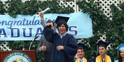 Poster der Serie The Graduation