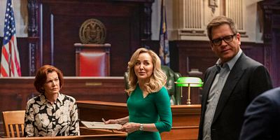 Poster der Serie With These Hands